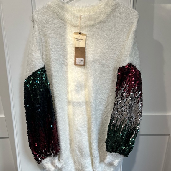 And the way acrylic size small oversized white sweater. - Picture 5 of 5